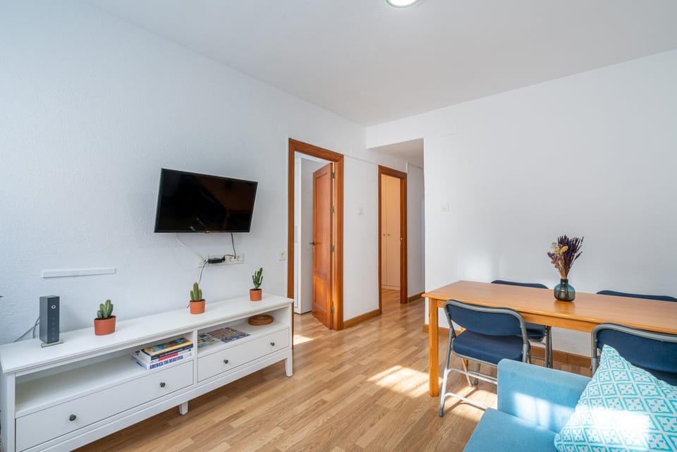 Communal lounge/ TV room, TV and multimedia, Living room, Seating area, Dining area, Evening entertainment