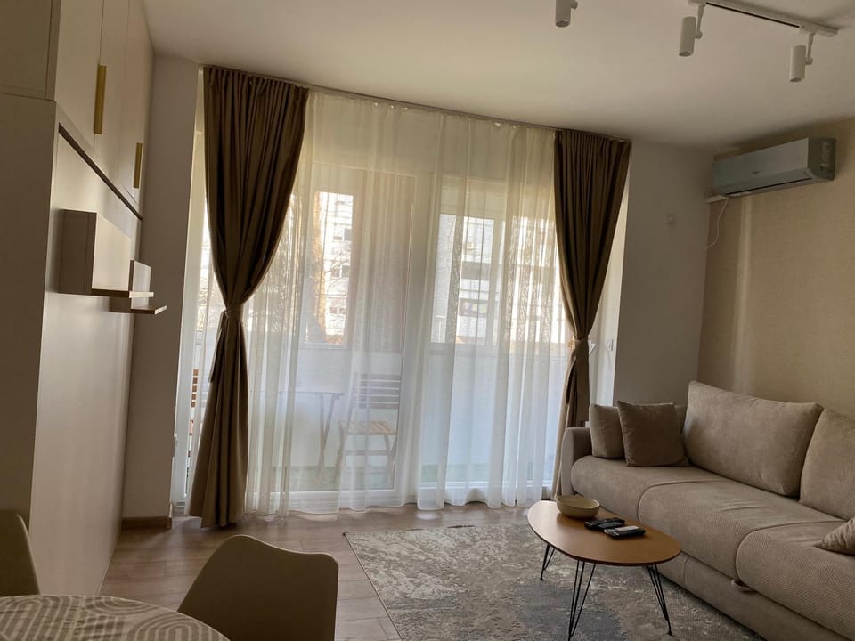 Golden Nook - Modern Studio with Balcony Apartment in Podgorica