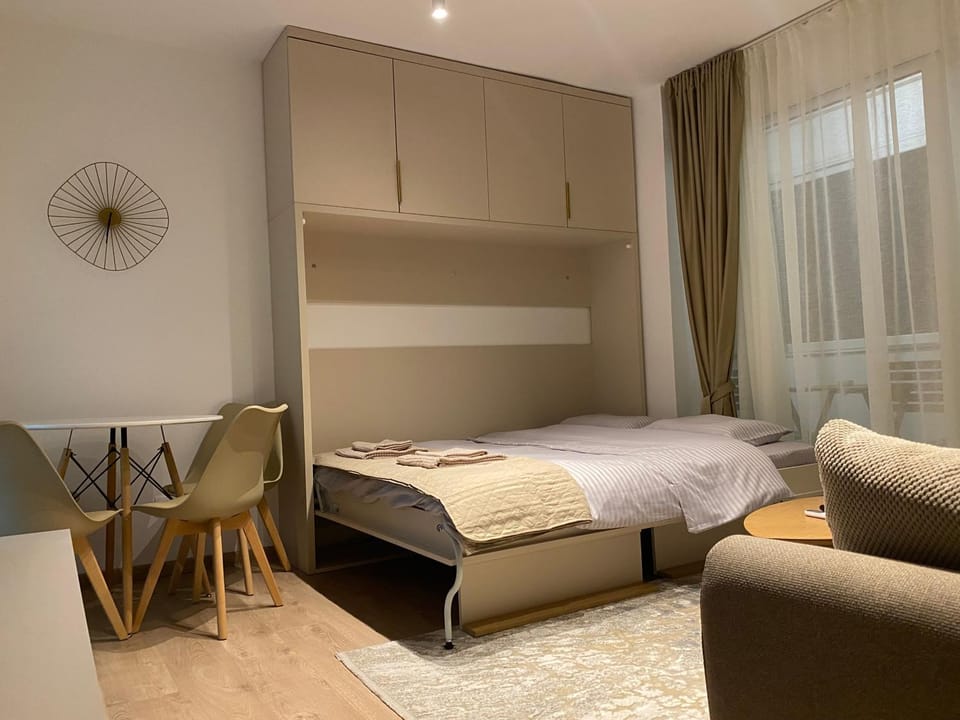 Golden Nook - Modern Studio with Balcony Apartment in Podgorica