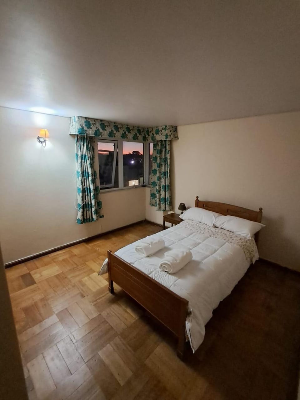 Bedroom, Sunset, towels