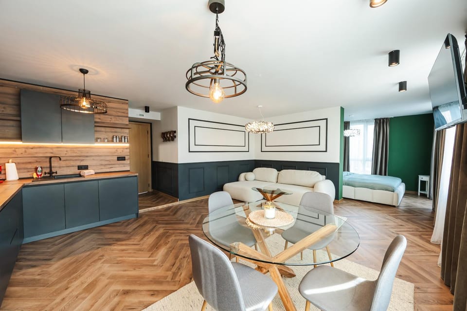 Kitchen or kitchenette, Living room, Seating area, Dining area