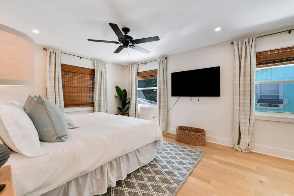 Updated Cottage on Pine Ave House in Stuart