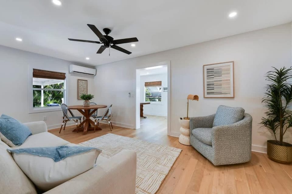 Updated Cottage on Pine Ave House in Stuart