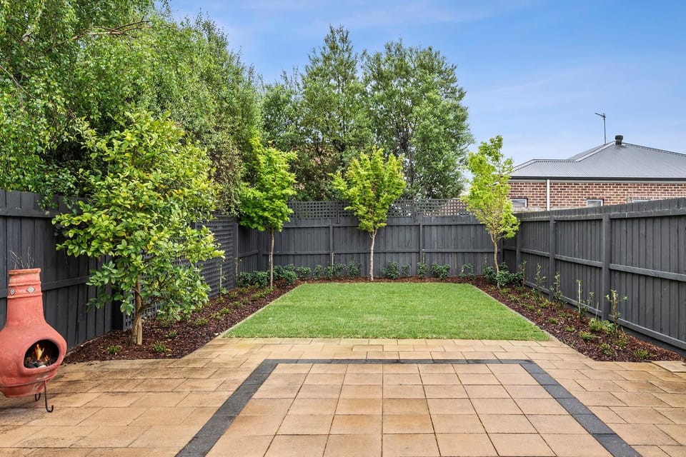 BBQ facilities, Dining area, Garden view