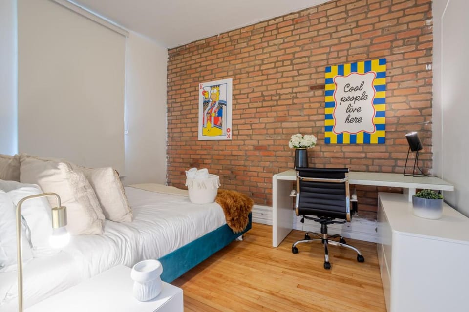 Grand 4BR – Your Spacious Mont-Royal Retreat Apartment in Laval