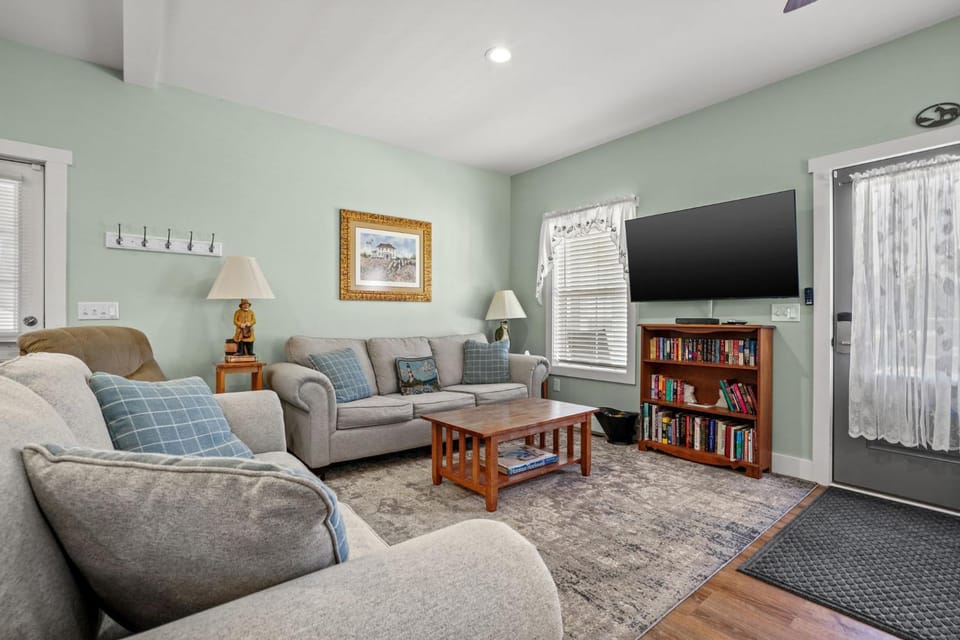 All Done - Pet Friendly; New for 2024! House in Chincoteague Island