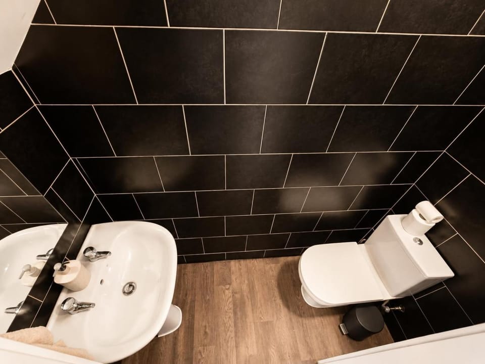 Room 1 Shared House in L7 Bed and Breakfast in Liverpool