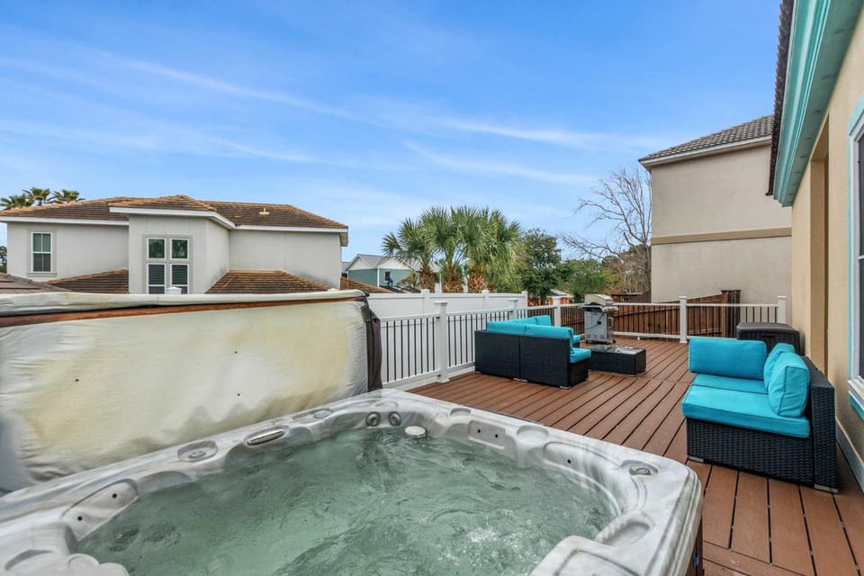 Patio, Day, Hot Tub, Balcony/Terrace, Seating area