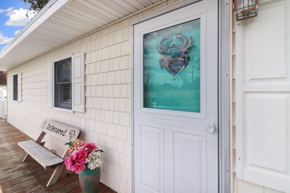 An Unfettered View - Beautiful ranch w/ boat dock! House in Chincoteague Island