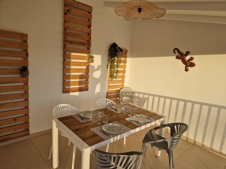 Balcony/Terrace, Dining area