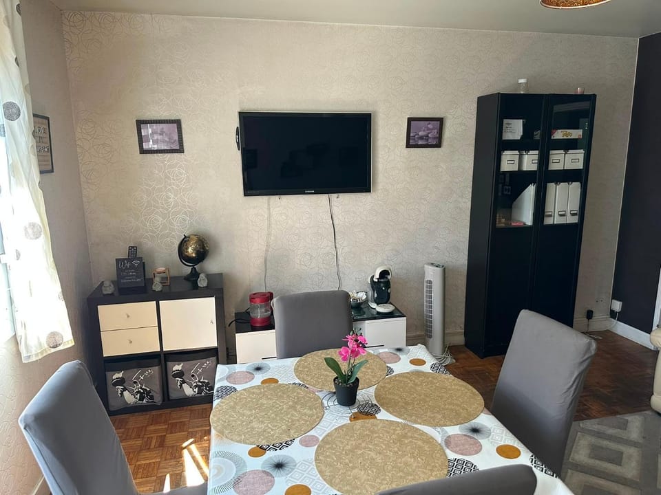 Living room, Dining area
