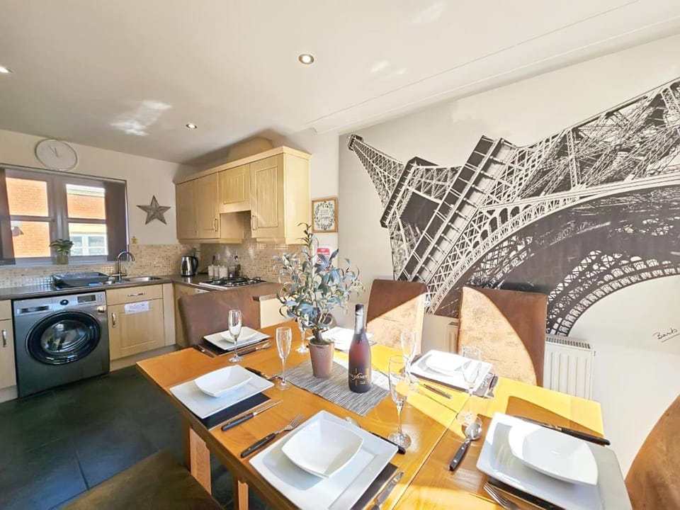 Seating area, Dining area