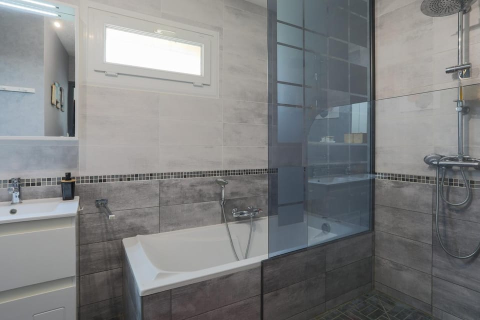 Bathroom, Living room