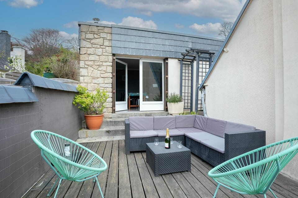 Property building, Balcony/Terrace, Living room