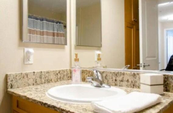 Spacious 2 Bedroom Apartment Near Disneyland and Anaheim Convention Center Apartment in Garden Grove