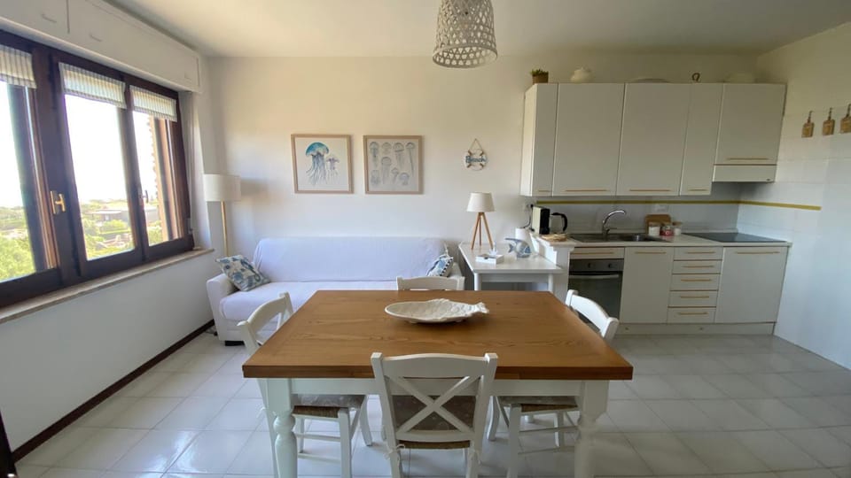 Kitchen or kitchenette, Living room, Seating area, Dining area, stove