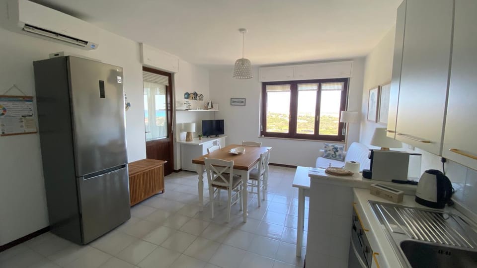 TV and multimedia, Kitchen or kitchenette, Living room, Seating area, Dining area, oven, stove, air conditioner
