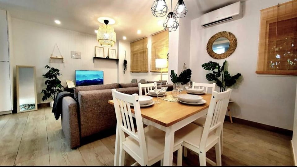 5 Apartamento de 2 habitaciones y metro Apartment in Seville