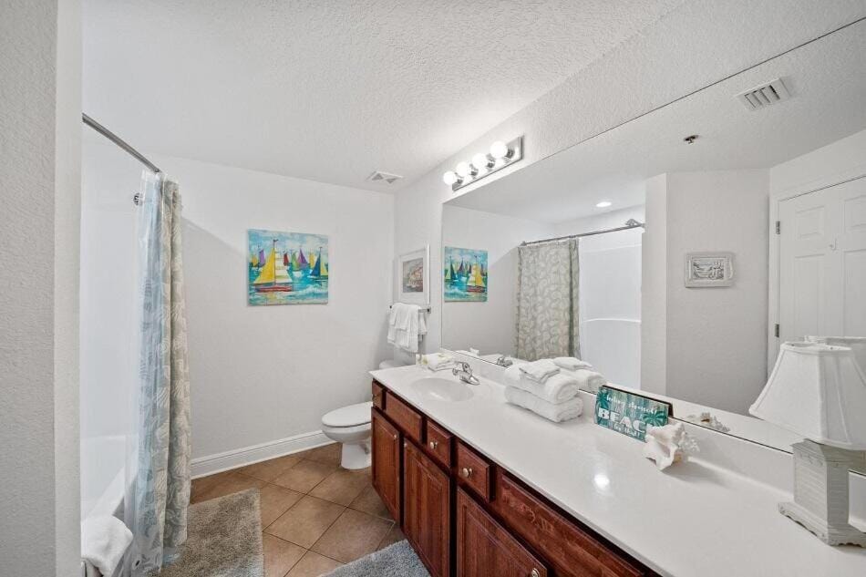 Crystal Shores West 401 Gulf Front 3BR 3BA Apartment in West Beach