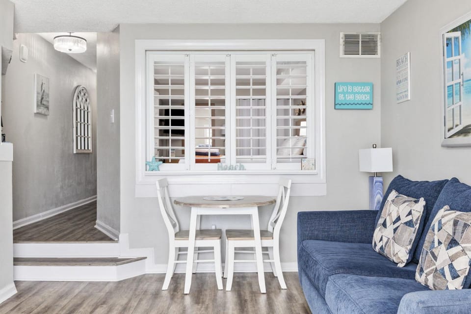 Cozy Oceanfront Condo Pool M124 House in Myrtle Beach