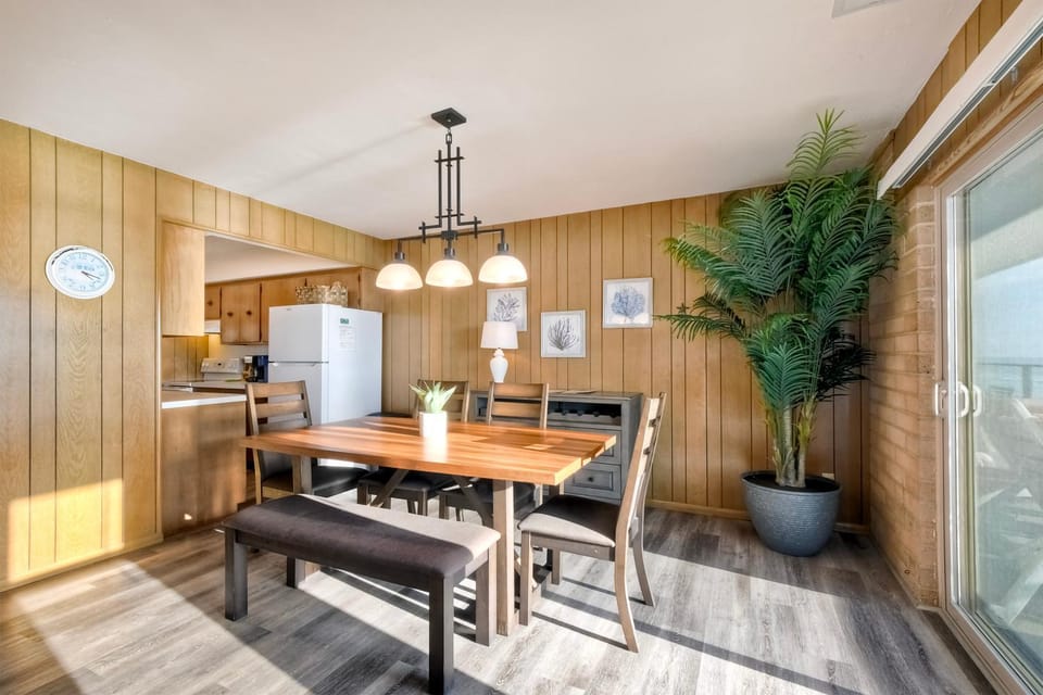 Oceanfront Getaway Ocean Views Fire Pit BBQ Beach Access Apartment in Carlsbad