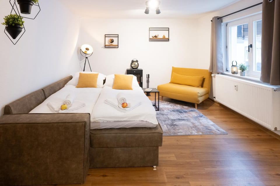 Bed, Living room, heating