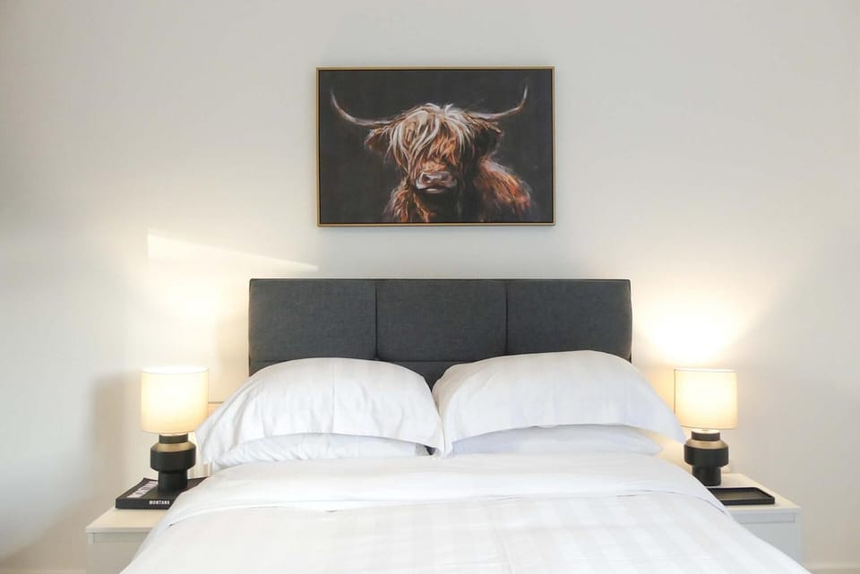3-Bed Penthouse with Balcony & Parking House in Royal Tunbridge Wells