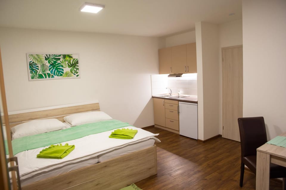 Bed, Kitchen or kitchenette