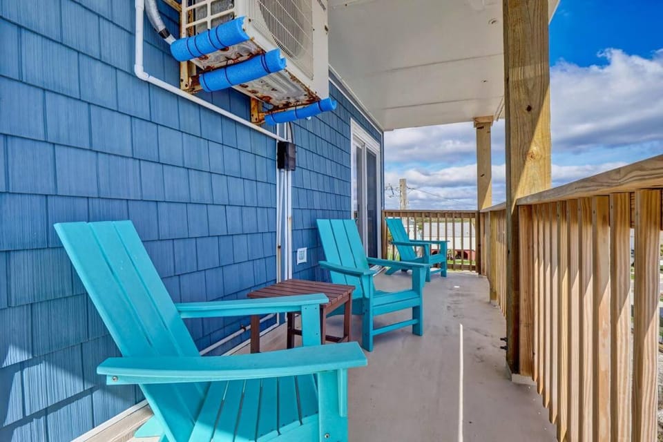 Beachfront Bungalow 301 House in North Topsail Beach