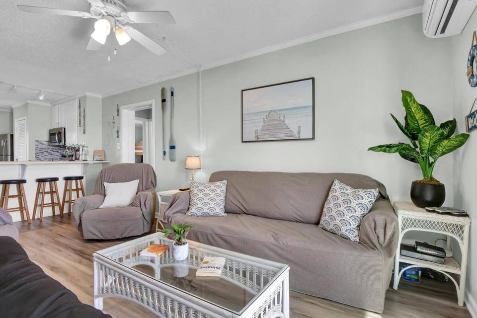 Beachfront Bungalow 301 House in North Topsail Beach