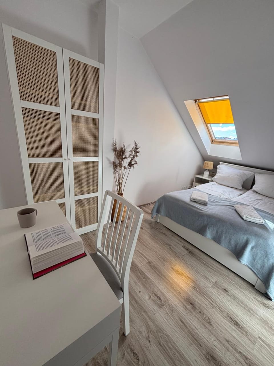 Bed, Bedroom, locker