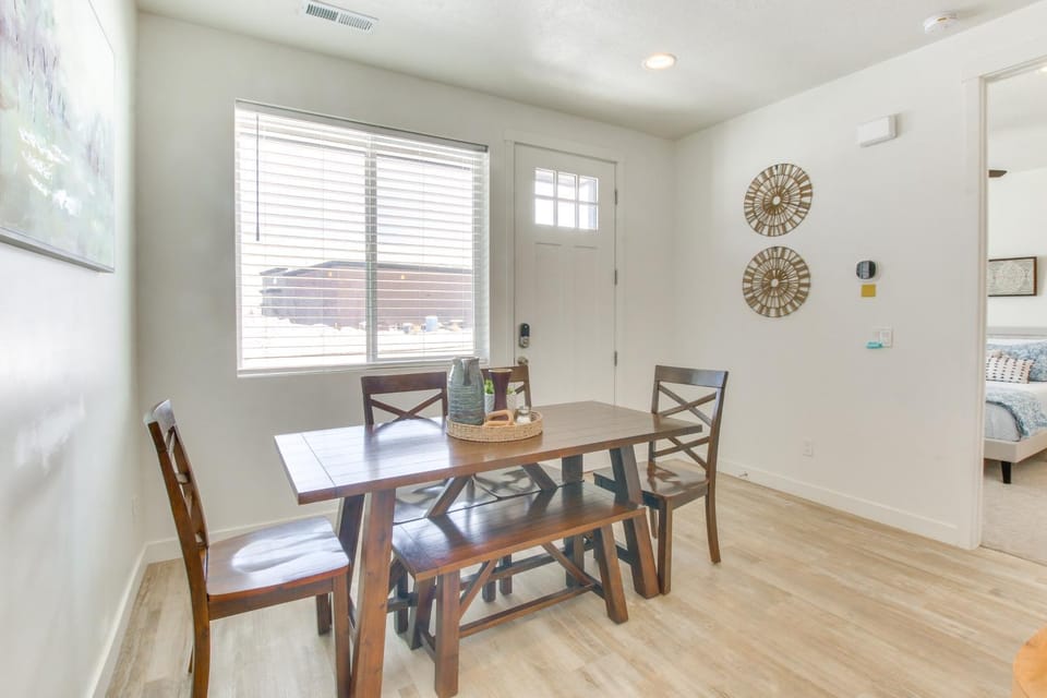 Walk to Marina & Lake: Spacious Garden City Gem! House in Garden City