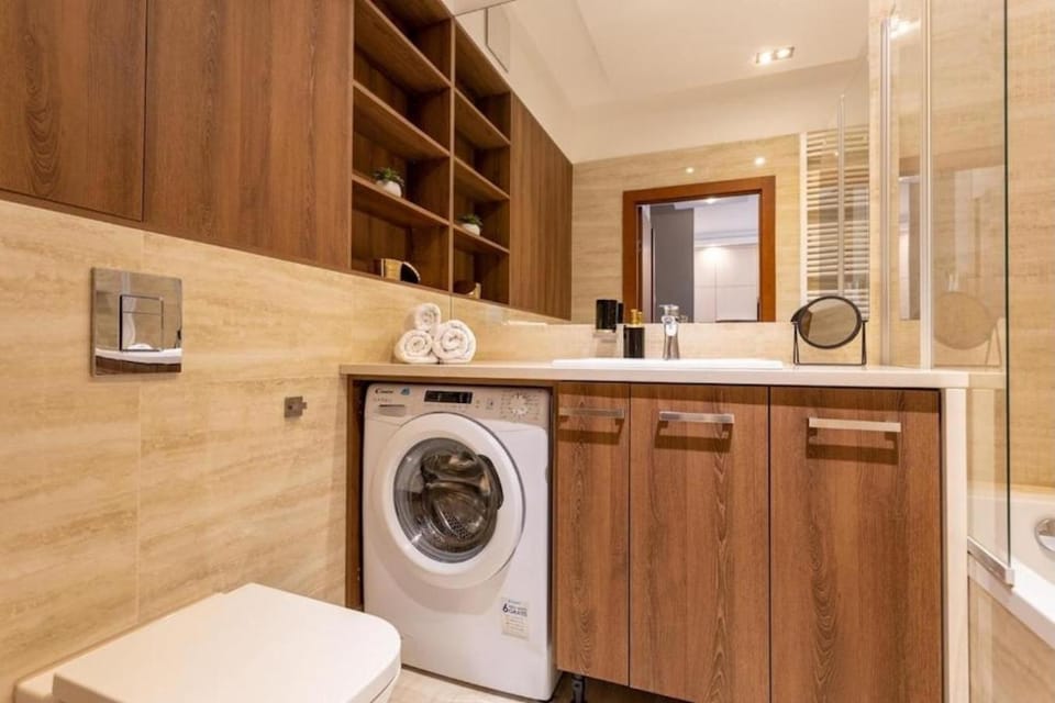 Shower, Bathroom, towels, washing machine