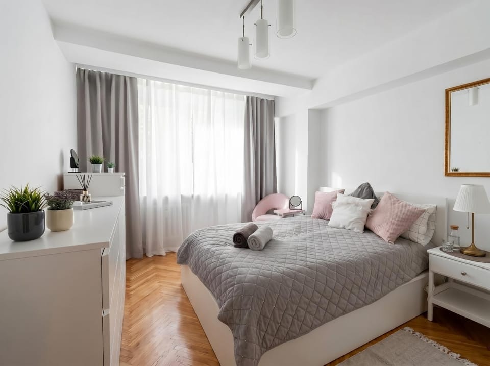Bed, Photo of the whole room, Bedroom, towels