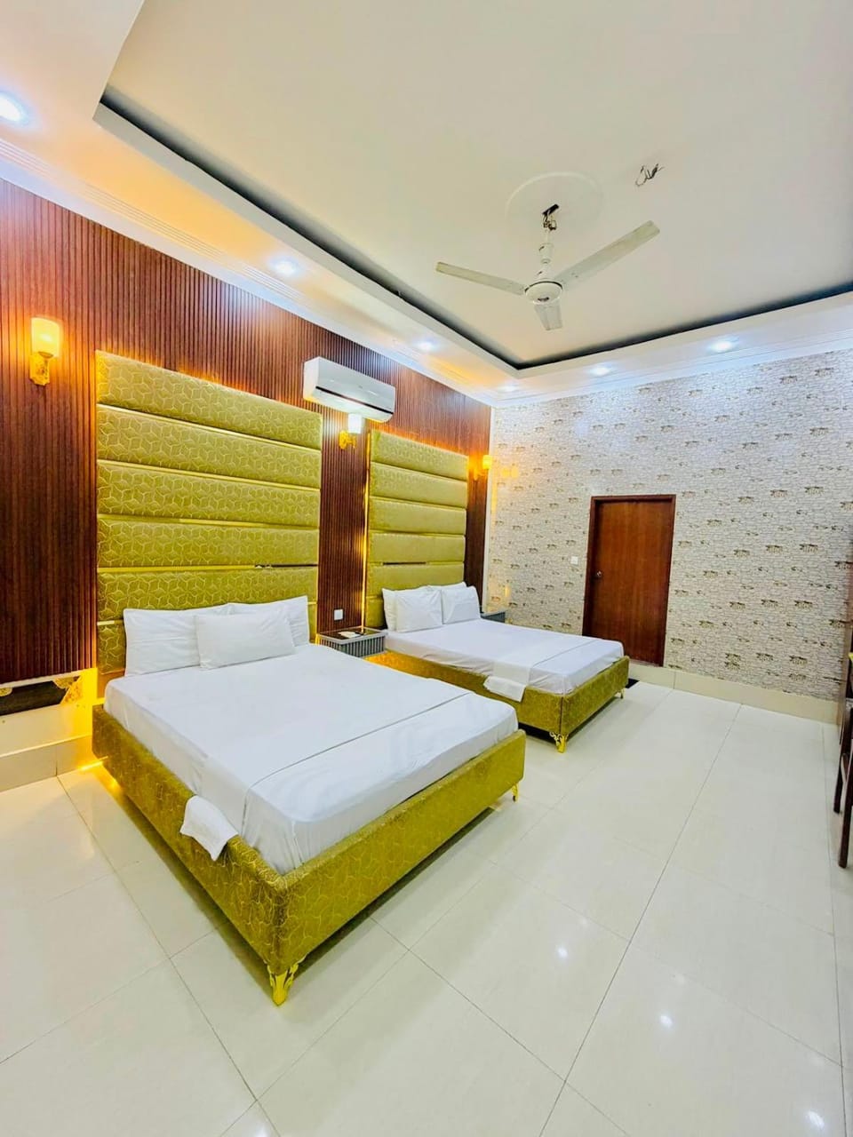 Bed, Photo of the whole room, Bedroom, air conditioner