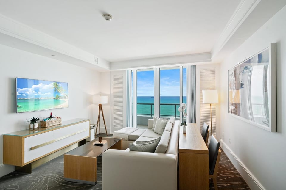 TV and multimedia, Living room, Seating area, Dining area, Sea view