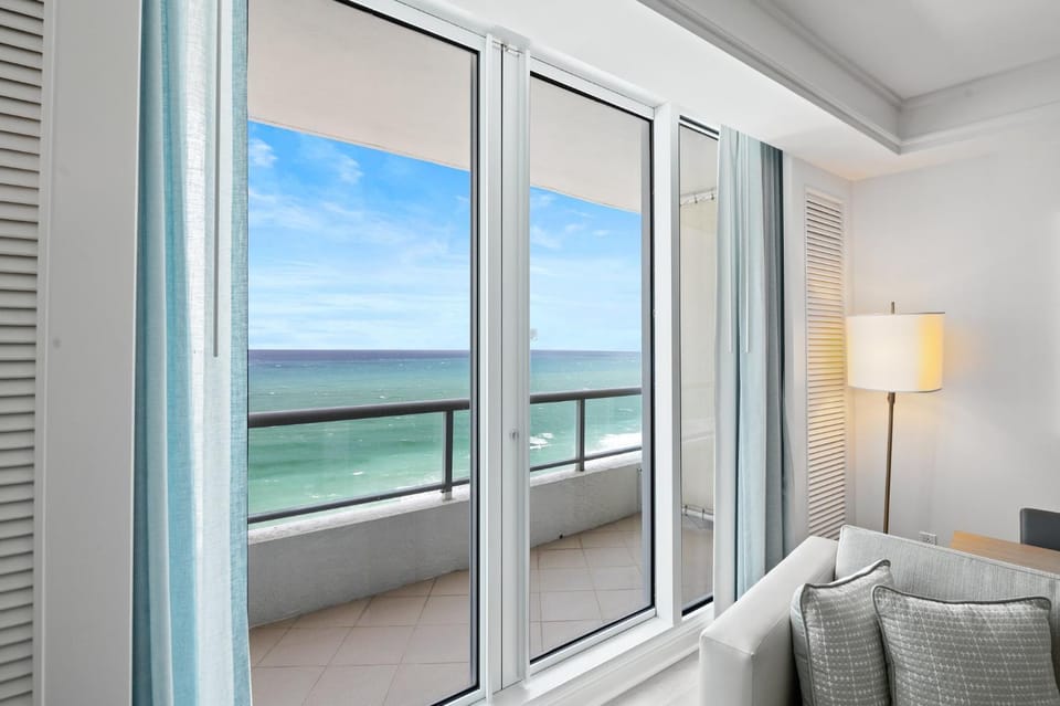 View (from property/room), Balcony/Terrace, Sea view
