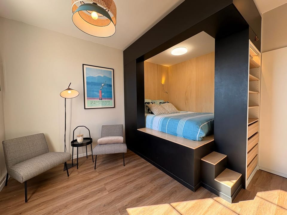 Bed, Photo of the whole room, Bedroom