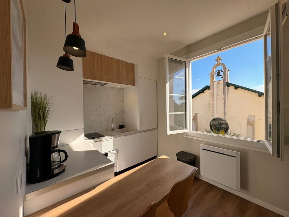 Kitchen or kitchenette, dishwasher, washing machine