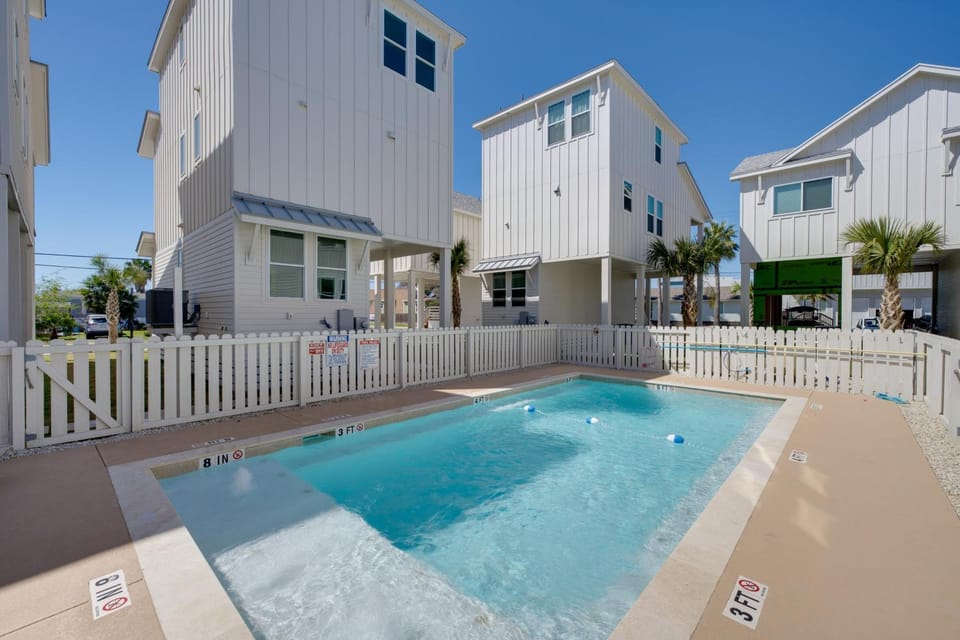 1 Mi to Beach: Home w/ Pool Access in Port Aransas House in Port Aransas