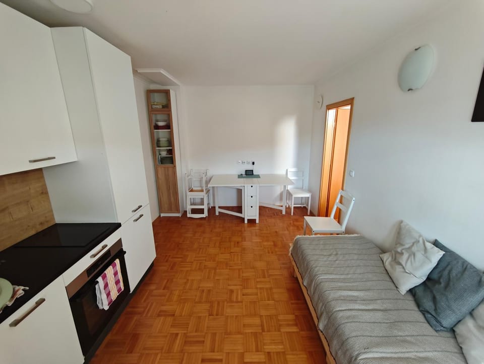 Seating area, Dining area, dishwasher, kitchen