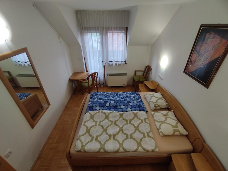 Bed, Balcony/Terrace, Photo of the whole room, Seating area, Bedroom