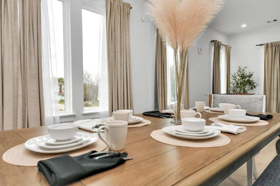 Seating area, Dining area