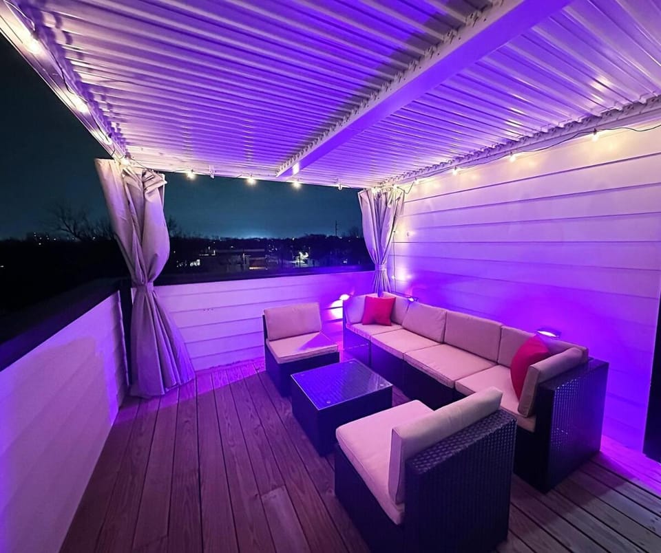Night, Lounge or bar, Seating area