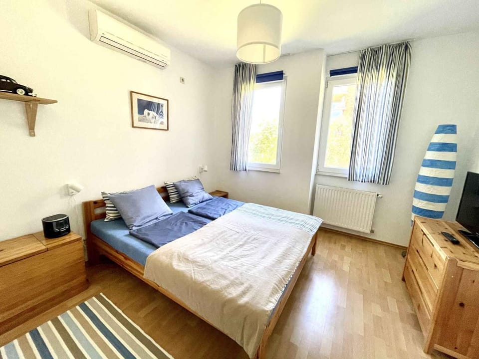 TV and multimedia, Bedroom, air conditioner