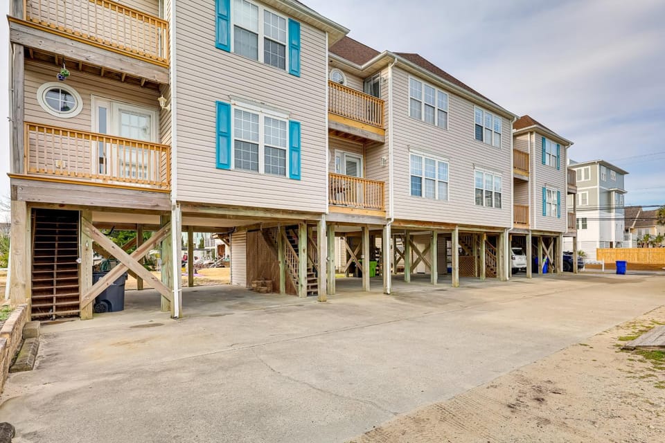 Walk to Ocean: Carolina Beach Condo w/ 2 Balconies House in Carolina Beach
