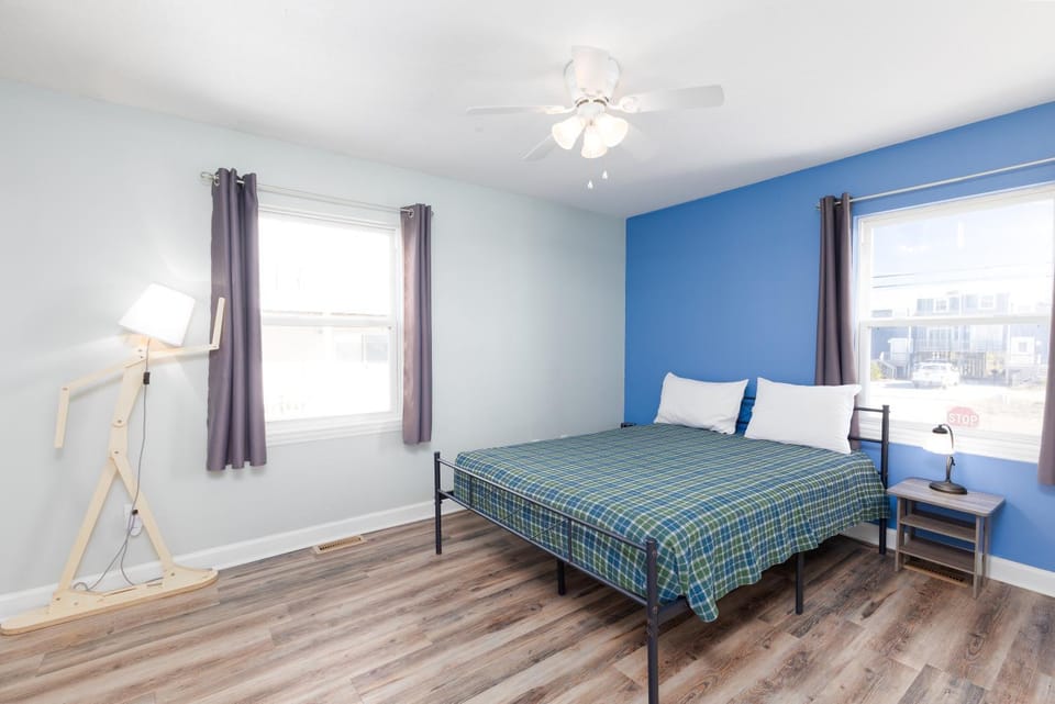 Ocean View-Steps to Beach-Sleeps 10-Prime Location Apartment in North Topsail Beach