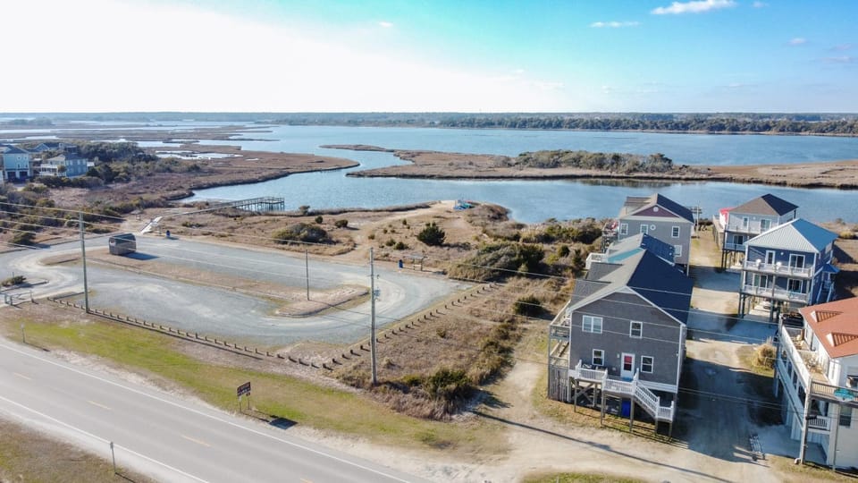 Ocean View-Steps to Beach-Sleeps 10-Prime Location Apartment in North Topsail Beach