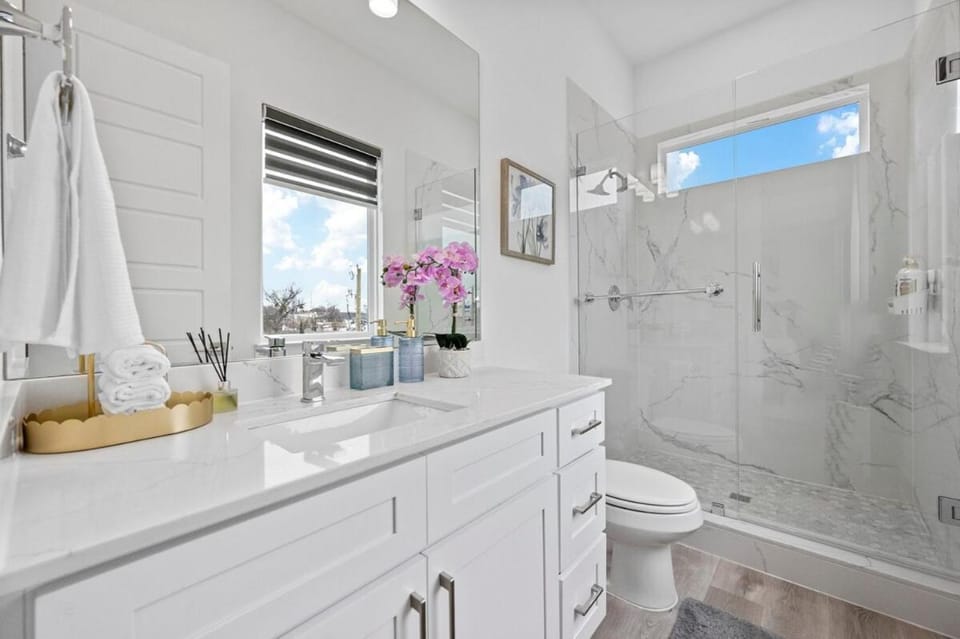 Shower, Toilet, Bathroom