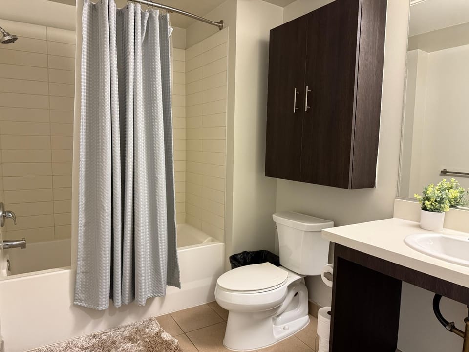 Studio Suite - Walk to Convention Center and Crypto Arena Apartment in Los Angeles